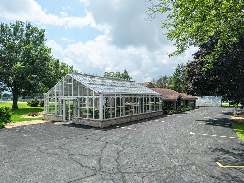 More Photos Of 1126 E State St, Sycamore Storefront Retail Residential For Sale