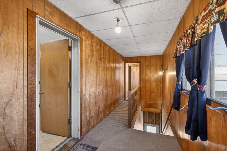 More Photos Of S101 S Main St, Nelson General Retail For Sale