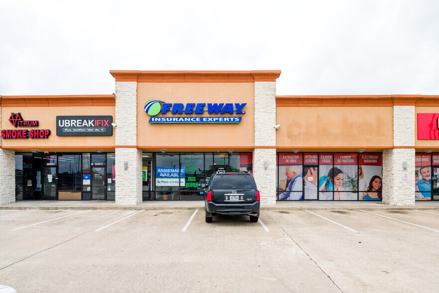 More Photos Of 11550 Gulf Fwy, Houston Unknown For Lease