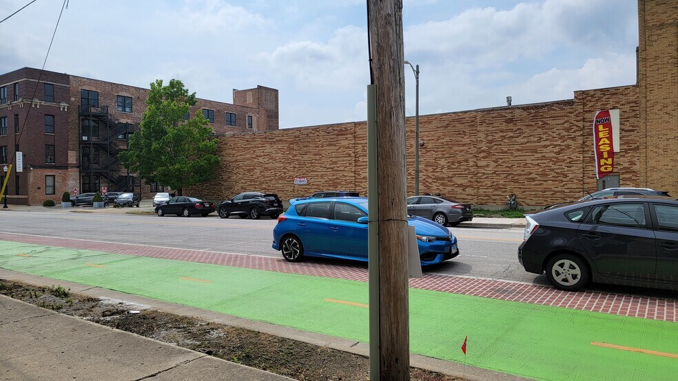 More Photos Of 227-241 S River St, Aurora Warehouse For Lease