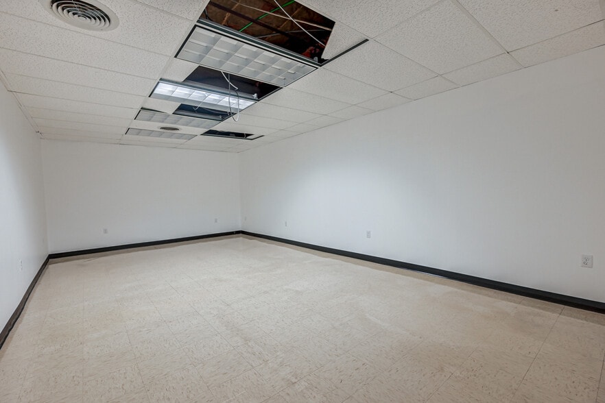 More Photos Of 20 Willow Springs Cir, York Warehouse For Sale
