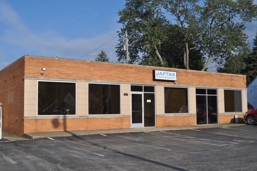 Primary Photo Of 5923 Broadview Rd, Parma Freestanding For Sale