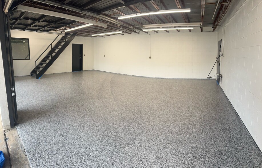 More Photos Of 1927 W Arkansas Ln, Pantego Light Manufacturing For Sale