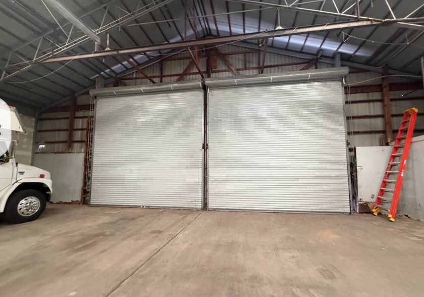 More Photos Of 650 W McKellips Rd, Mesa Warehouse For Lease