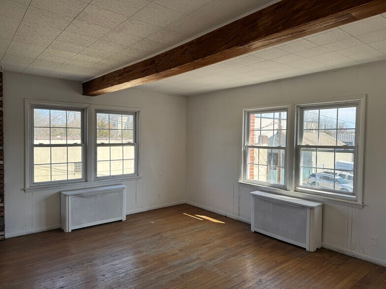 More Photos Of 230 N Main St, Sayville Storefront For Sale