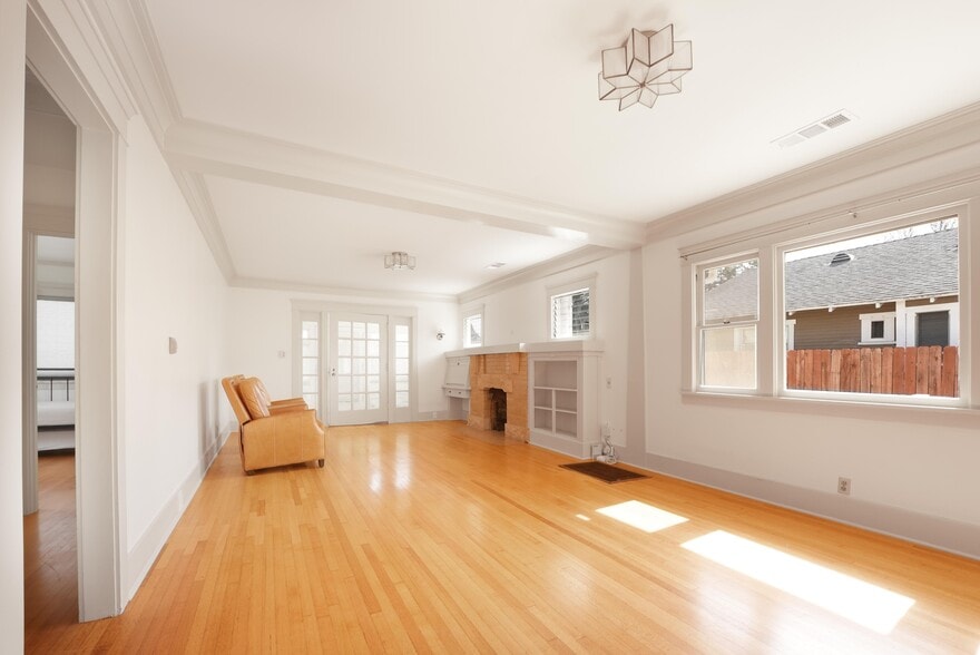 More Photos Of 361 Gladys Ave, Long Beach Multifamily For Sale