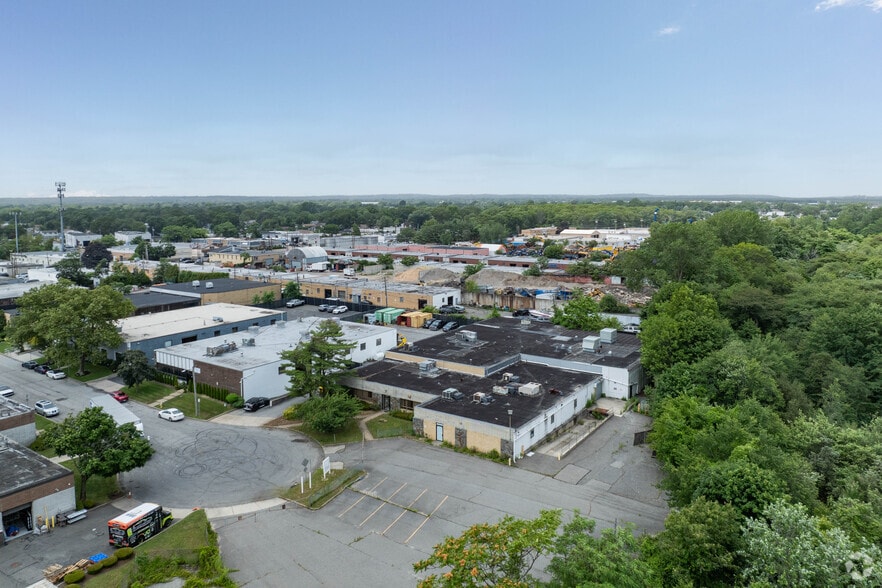 More Photos Of 22 Connor Ln, Deer Park Warehouse For Lease