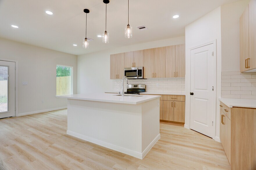 More Photos Of 8314 Williamsdell, Houston Specialty For Sale