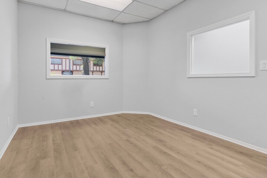 More Photos Of 1613 W Burbank Blvd, Burbank Storefront For Sale