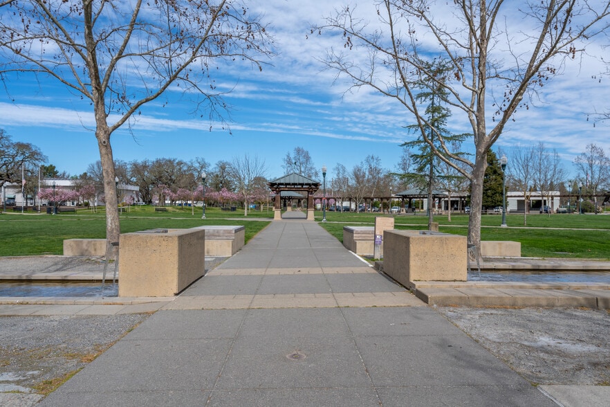 More Photos Of 148 Johnson St, Windsor General Retail For Sale