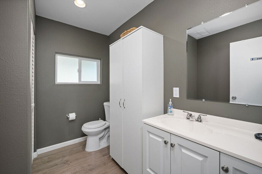 More Photos Of 1680 El Camino Real, Atascadero Office For Sale