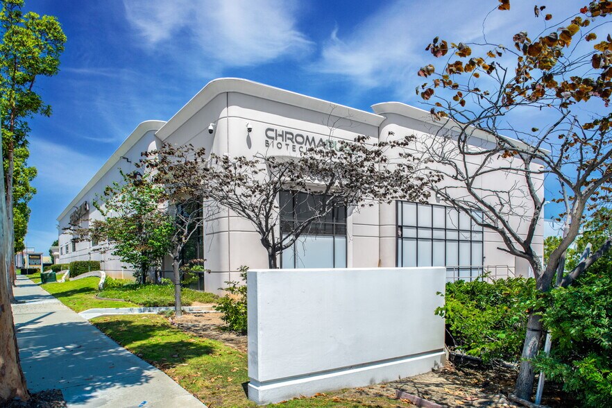 More Photos Of 1827 E Spring St, Long Beach Showroom For Sale