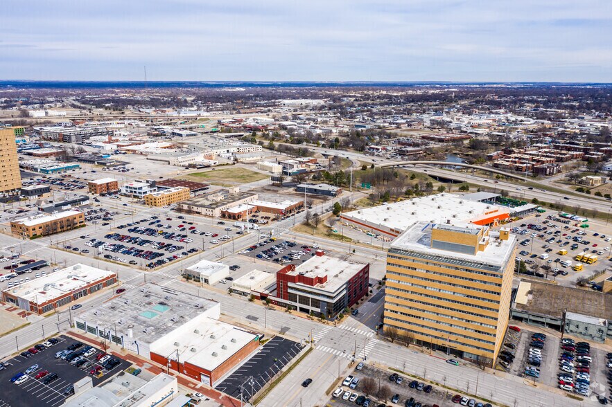 More Photos Of 823 S Detroit Ave, Tulsa Office For Lease