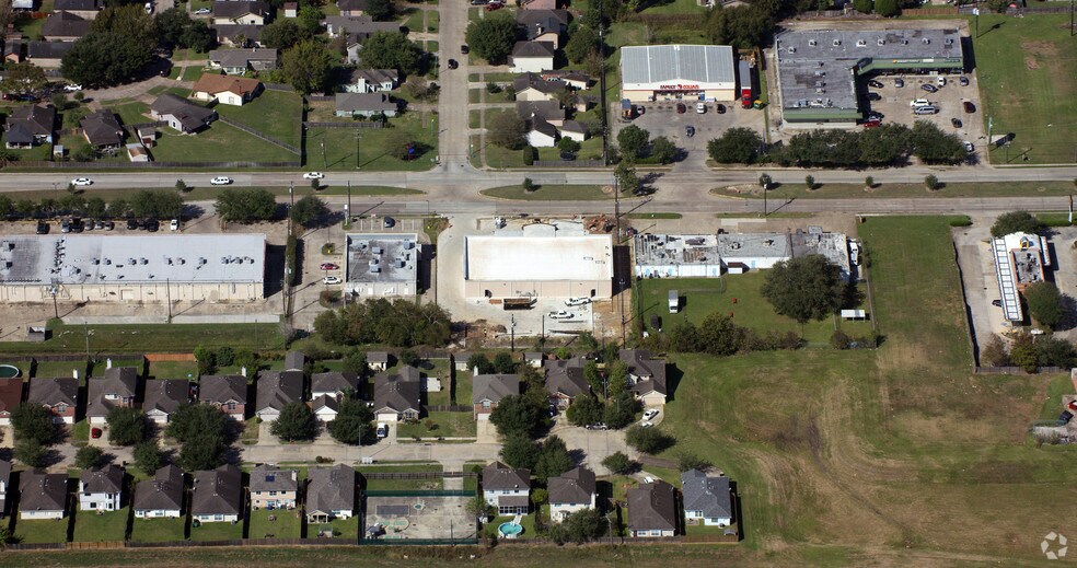 More Photos Of 15999 S Post Oak, Houston Freestanding For Lease