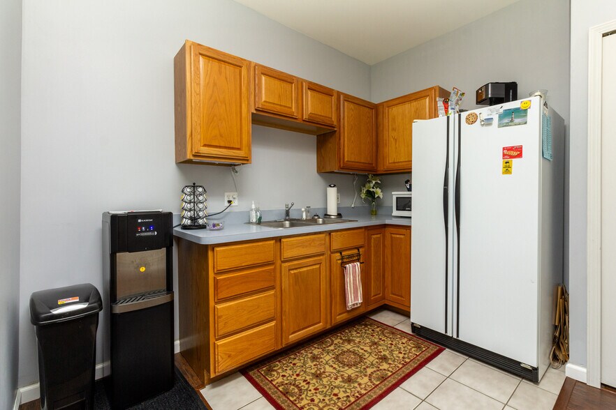 More Photos Of 208 W Highland Rd, Highland Medical For Sale