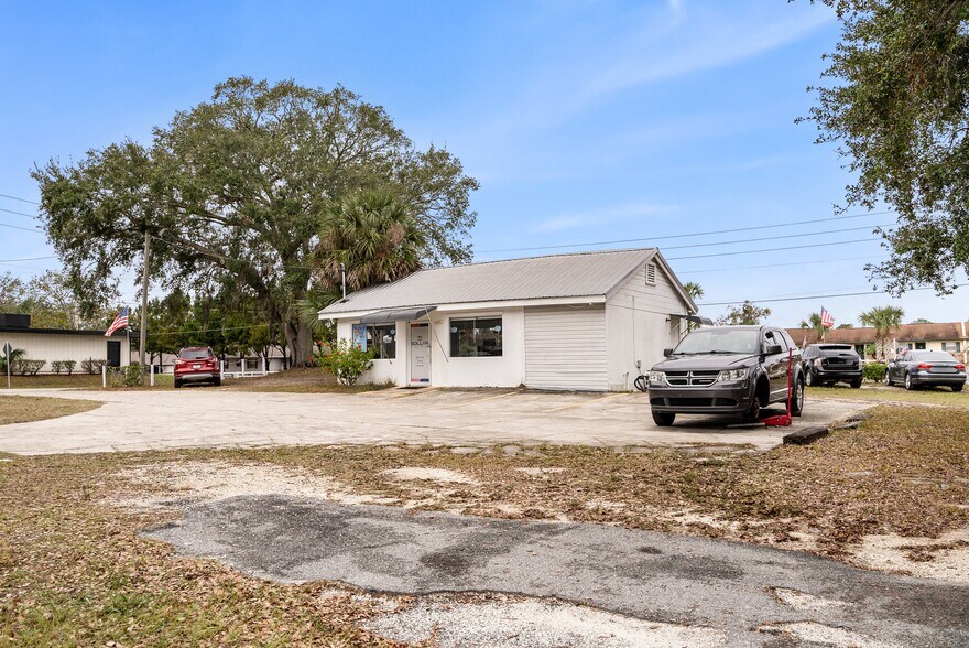 More Photos Of 1421 Griffin Rd, Leesburg Freestanding For Sale
