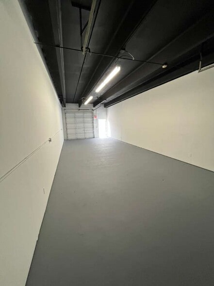 More Photos Of 3273-3289 Lake Worth Rd, Palm Springs Warehouse For Lease
