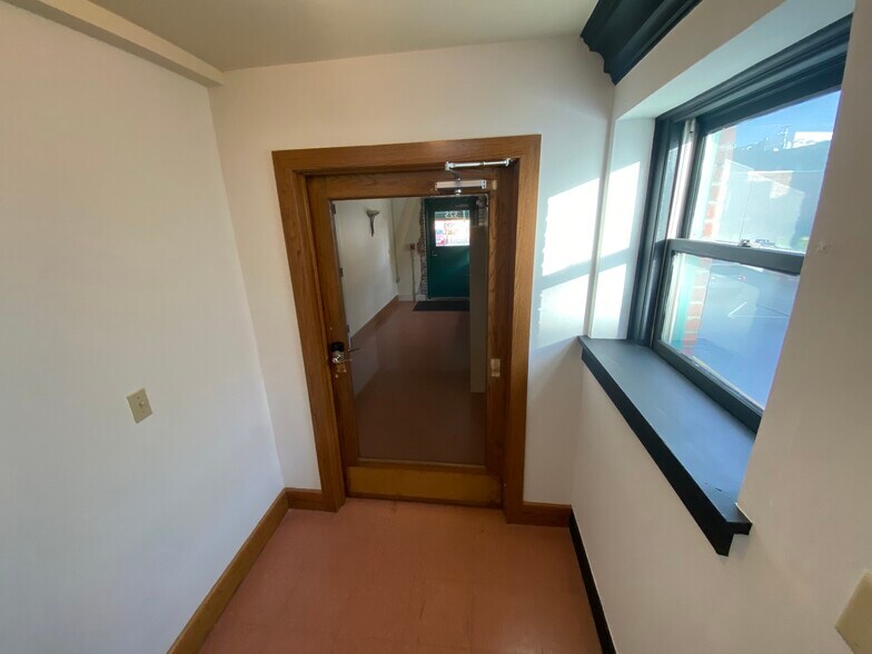 More Photos Of 220 S Campbell Ave, Springfield Storefront Retail Office For Sale