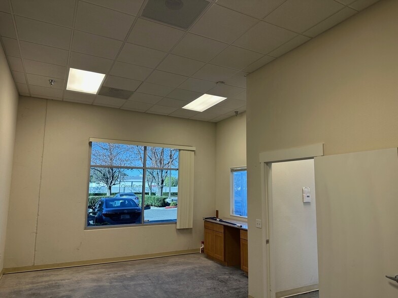 More Photos Of 1939 Monterey Rd, San Jose Showroom For Sale