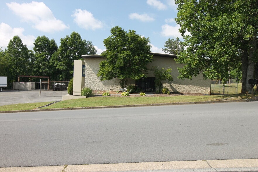 More Photos Of 3111 Hanover Rd, Johnson City Light Manufacturing For Lease