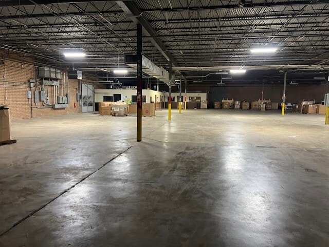 More Photos Of 915 Curtis St, Monroe Distribution For Lease