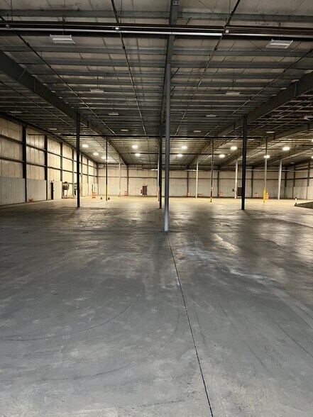 More Photos Of 2020 N Main St, Washington Warehouse For Lease
