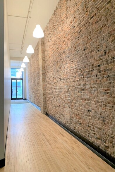 More Photos Of 1932 S Halsted St, Chicago Loft Creative Space For Lease
