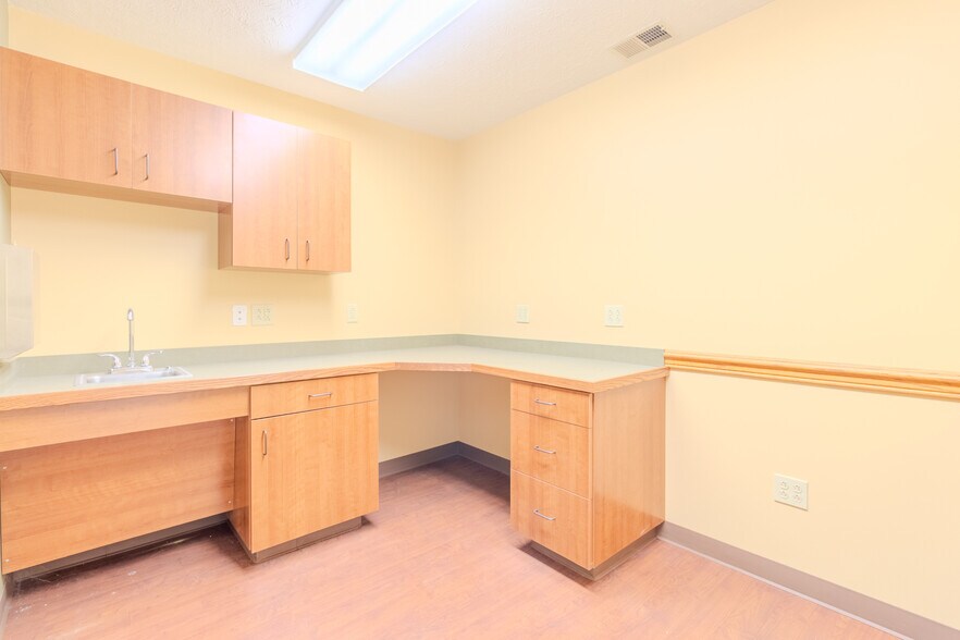 More Photos Of 1600 Wildlife Lodge Rd, Lower Burrell Medical For Lease