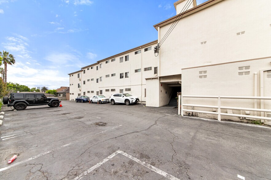 More Photos Of 571 Fairview Ave, Los Angeles Apartments For Sale