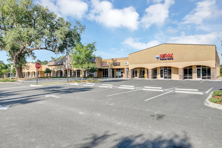 More Photos Of 9668 N US Highway 301, Wildwood Storefront Retail Office For Lease