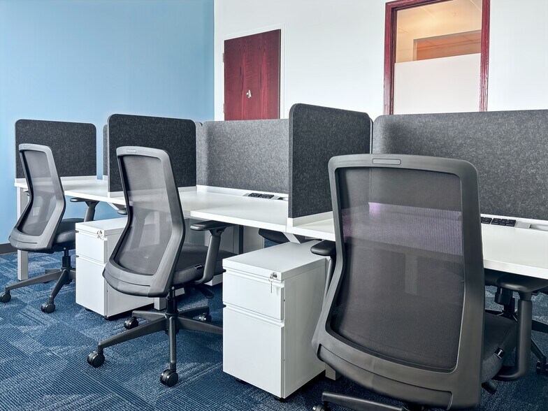 More Photos Of 1560 Wall St, Naperville Coworking Space