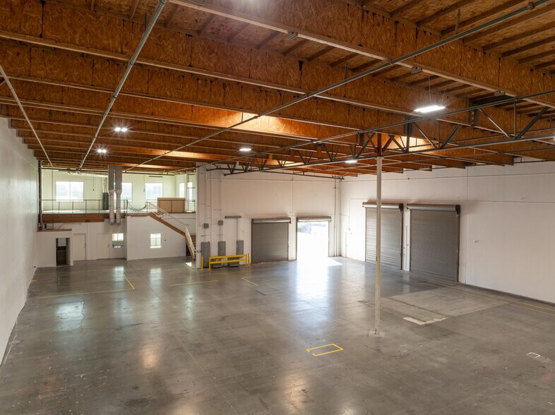 More Photos Of 8594 Siempre Viva Rd, San Diego Manufacturing For Lease