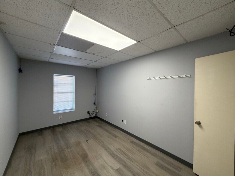 More Photos Of 13430 Conklin Ln, Houston Industrial For Sale