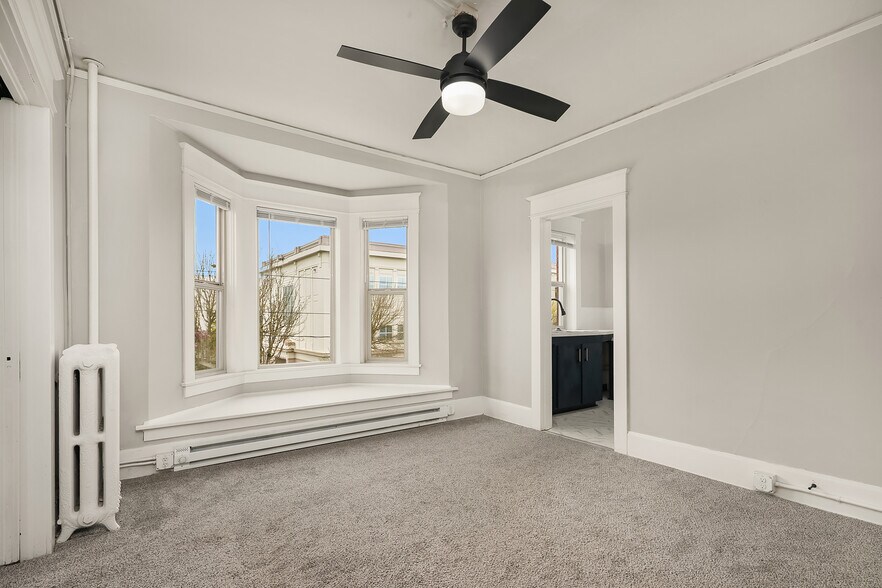 More Photos Of 2501 Colby Ave, Everett Apartments For Sale