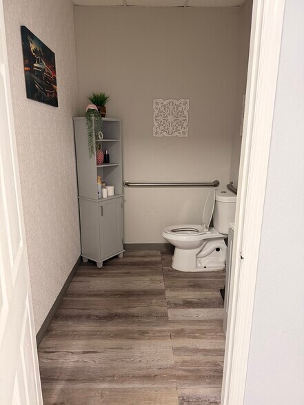 More Photos Of 2164 Platinum Rd, Apopka Light Distribution For Lease