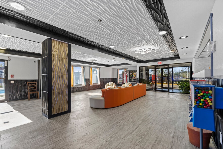 More Photos Of 53 Heritage St, Baxley Hotel For Sale