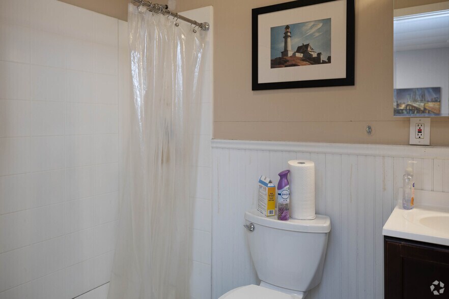 More Photos Of 910 3rd Ave, New Hyde Park Warehouse For Sale