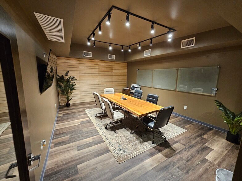 More Photos Of 514 Flat Shoals Ave, Atlanta Bank For Lease