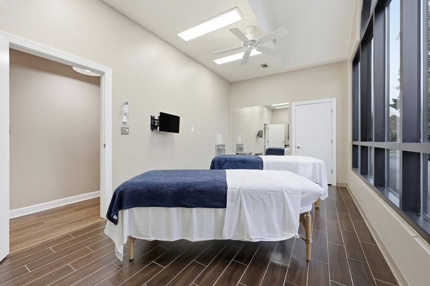 More Photos Of 968 First Colonial Rd, Virginia Beach Medical For Sale