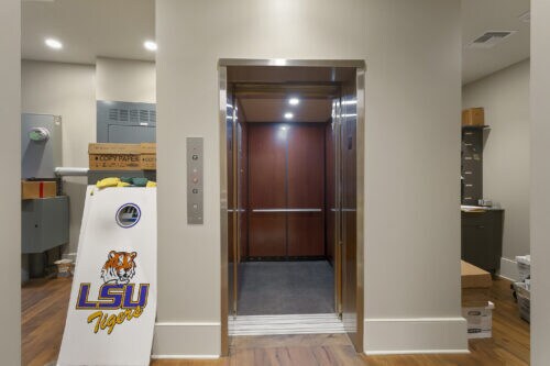 More Photos Of 528 Gravier St, New Orleans Office For Lease