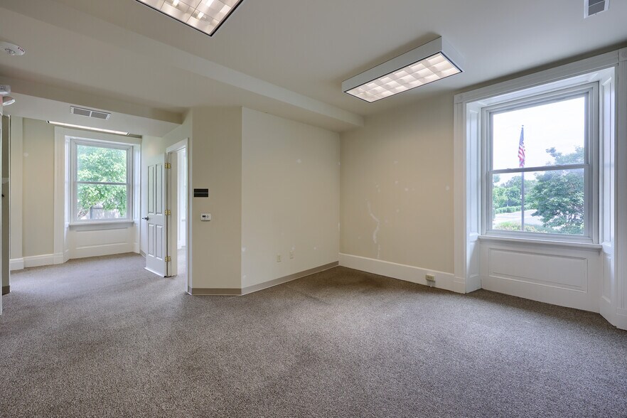 More Photos Of 390 E Main St, Ephrata Office For Sale