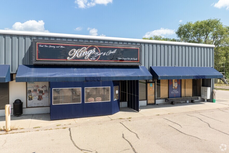 More Photos Of 1801 S West Ave, Freeport Storefront For Sale