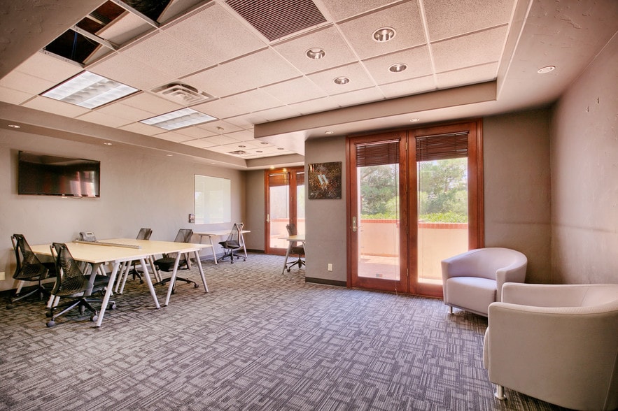 More Photos Of 317 S 6th St, Las Vegas Office For Sale