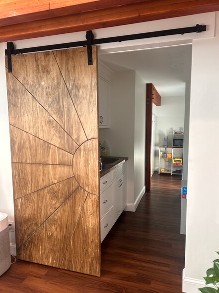 More Photos Of 1049 Main St, West Barnstable Medical For Lease