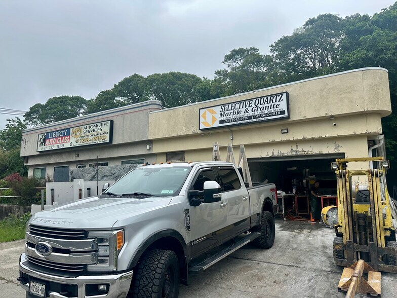 More Photos Of 87 Ronkonkoma Ave, Ronkonkoma Warehouse For Sale