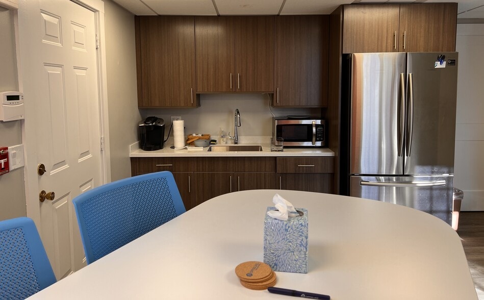 More Photos Of 16 Long Sands Rd, York Medical For Lease