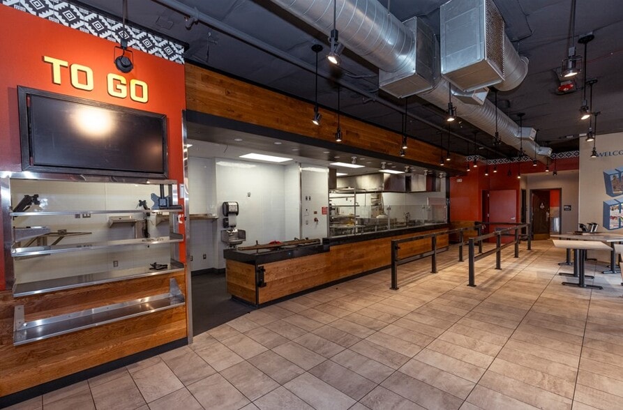 More Photos Of 22815 Victory Blvd, West Hills Storefront Retail Office For Lease