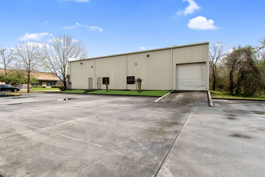 More Photos Of 21755 N I-45 Fwy, Spring Flex For Sale