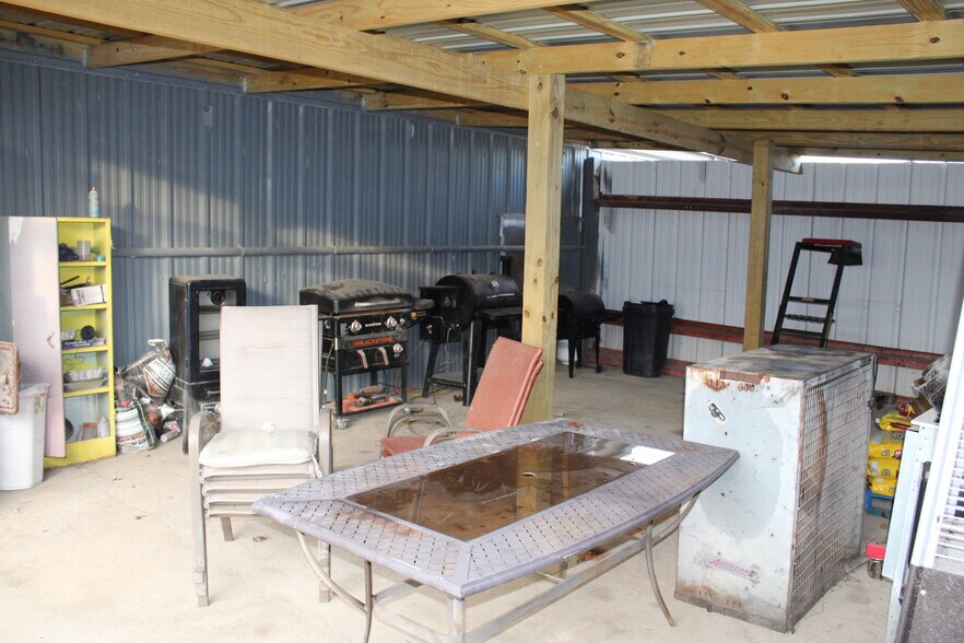 More Photos Of 1401 Black River Industrial Park Rd, Poplar Bluff Flex For Sale