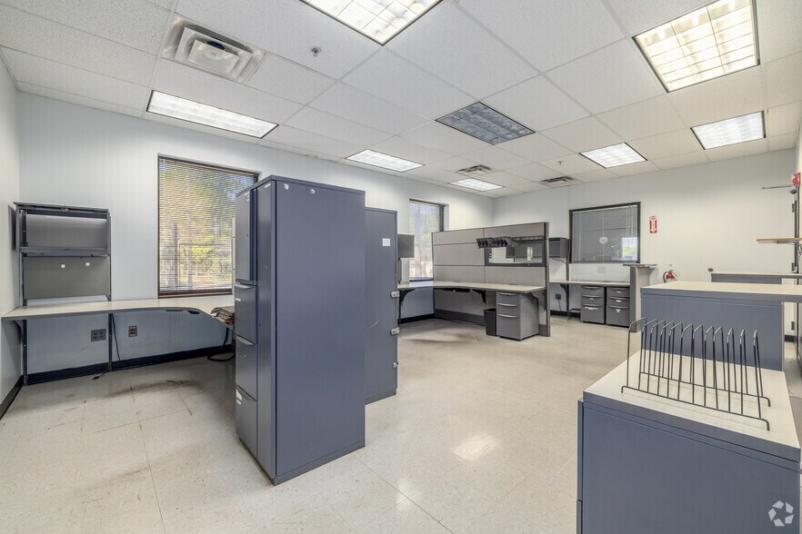 More Photos Of 3660 Deerpark Blvd S, Elkton Distribution For Lease